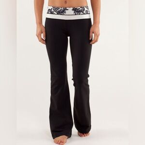 Lululemon Groove Pant *Slim (Tall) in Laceoflage Polar Cream Black / Polar Cream